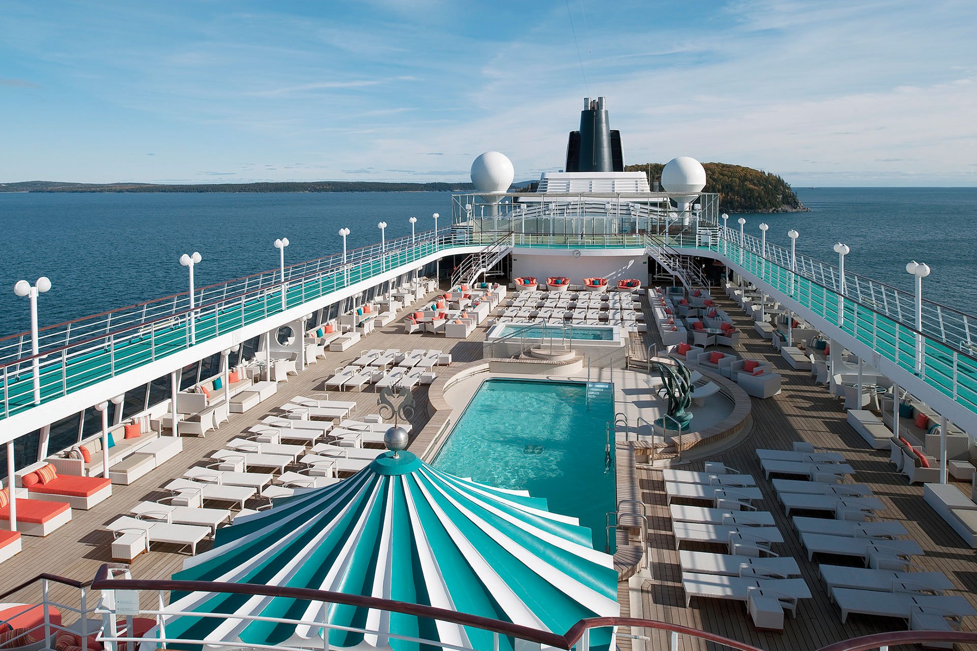 Crystal Cruises - Crystal Symphony - Entertainment - Seahorse Pool 2.jpg
